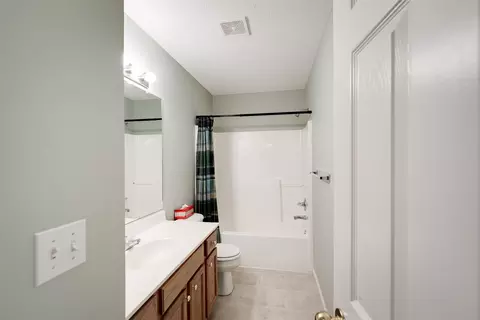 Bath - 1317 Ogelthorpe Ave, Normal, IL 61761 photo 2 of 2