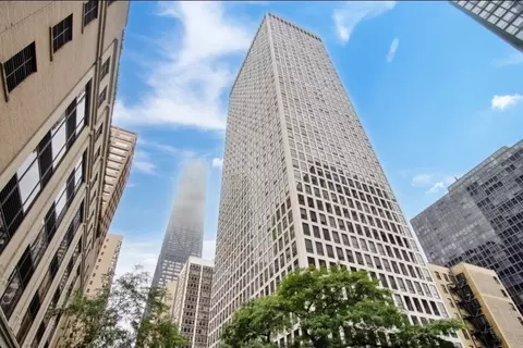 260 E Chestnut St #4305, Chicago, IL 60611