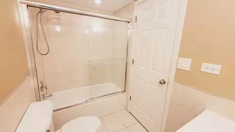 Bath - 561 Fairway View Dr #2D, Wheeling, IL 60090 photo 1 of 3