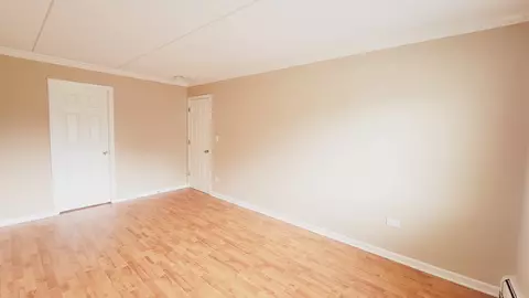 Living - 561 Fairway View Dr #2D, Wheeling, IL 60090 photo 6 of 6