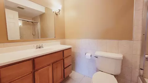 Bath - 561 Fairway View Dr #2D, Wheeling, IL 60090 photo 2 of 3