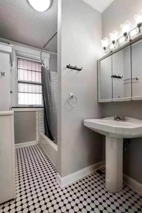 1637 E 53rd St #2, Chicago, IL 60615 photo 6