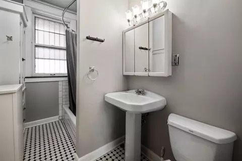 1637 E 53rd St #2, Chicago, IL 60615 photo 5