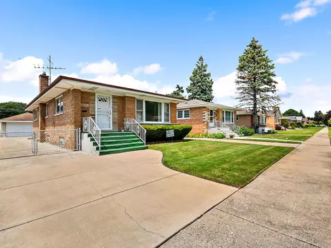 8846 S Fairfield Ave, Evergreen Park, IL 60805