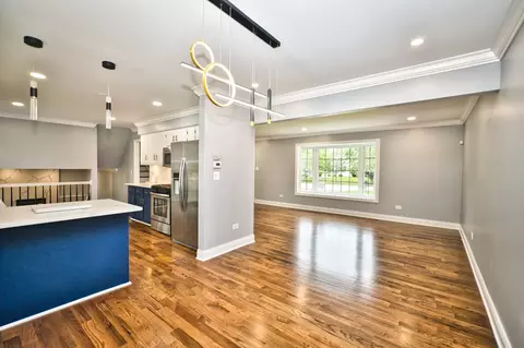 Living - 5 Todd Ct, Crete, IL 60417 photo 7 of 13