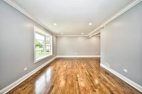 Living - 5 Todd Ct, Crete, IL 60417 photo 2 of 13