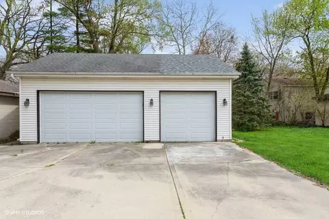 Exterior - 215 Maple Ln, Thornton, IL 60476 photo 2 of 2
