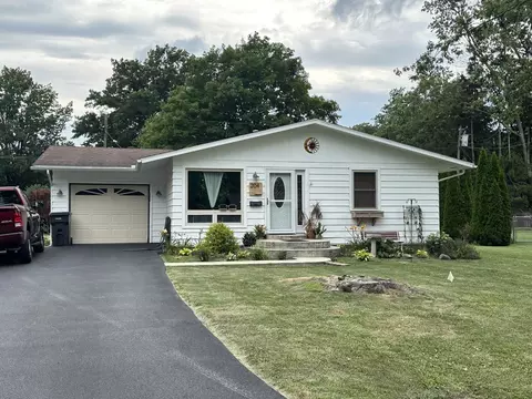 204 Matteson Dr, Villa Grove, IL 61956