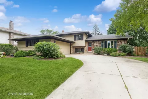 305 Staffmark Ln, Schaumburg, IL 60193