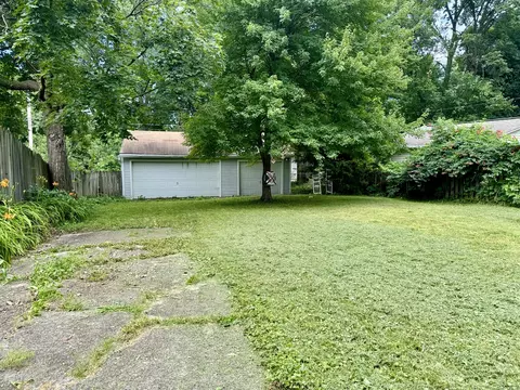 Exterior - 608 E Walnut St, Bloomington, IL 61701 photo 2 of 3