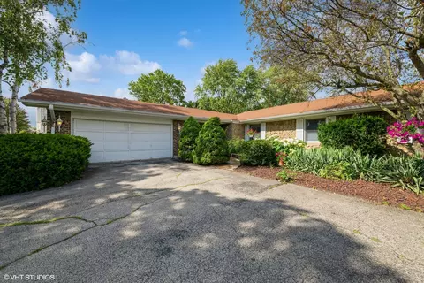 3460 Whirlaway Dr, Northbrook, IL 60062
