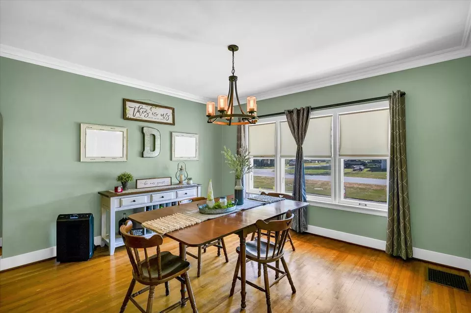 Dining - 123 N Crossley St, Melvin, IL 60952 photo 1 of 3