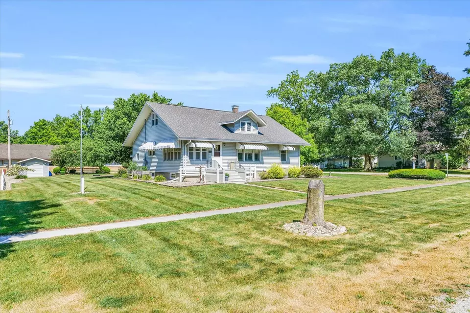 Exterior - 123 N Crossley St, Melvin, IL 60952 photo 10 of 12