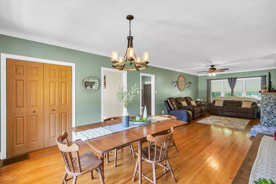 Dining - 123 N Crossley St, Melvin, IL 60952 photo 2 of 3