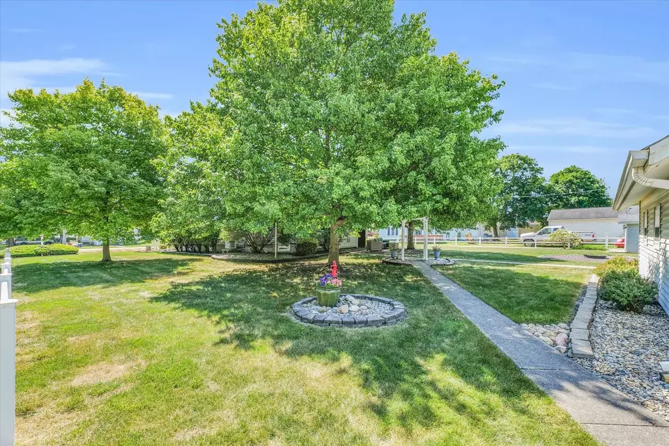Exterior - 123 N Crossley St, Melvin, IL 60952 photo 8 of 12
