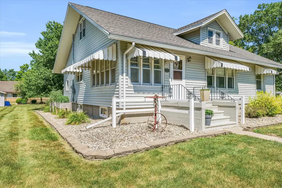 Exterior - 123 N Crossley St, Melvin, IL 60952 photo 11 of 12
