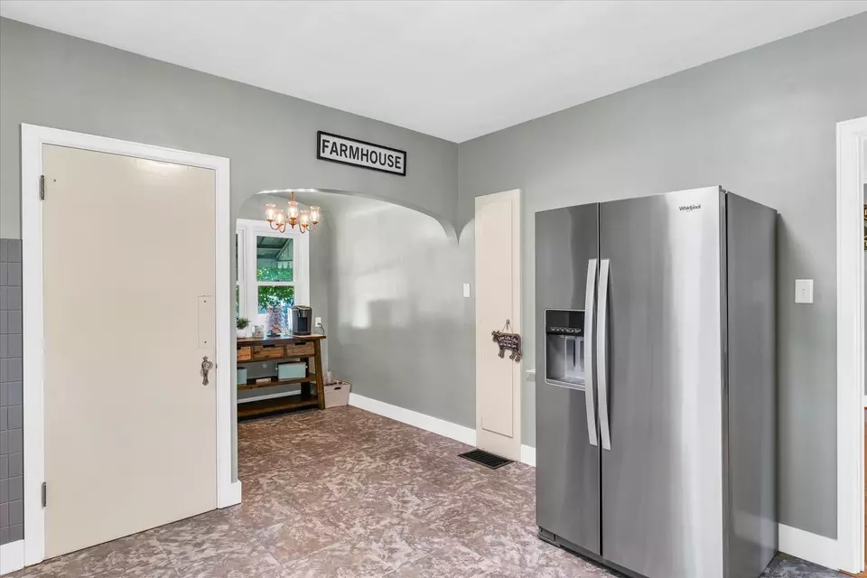 Entry Way - 123 N Crossley St, Melvin, IL 60952 photo 1 of 3