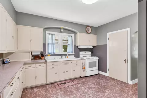 Kitchen - 123 N Crossley St, Melvin, IL 60952 photo 1 of 6