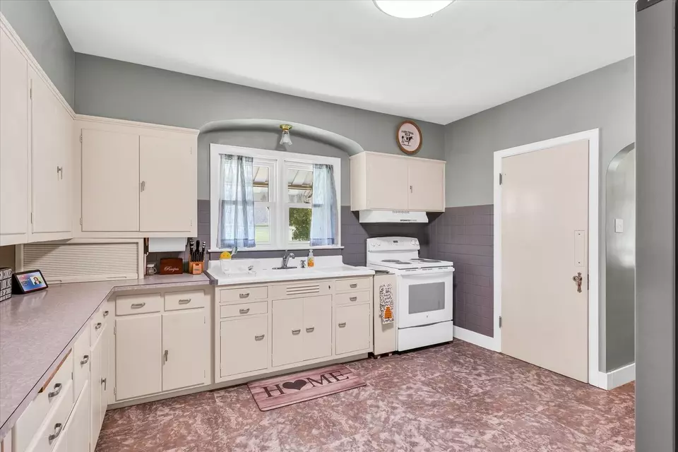 Kitchen - 123 N Crossley St, Melvin, IL 60952 photo 1 of 6