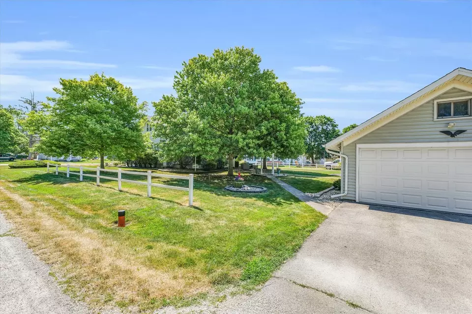 Exterior - 123 N Crossley St, Melvin, IL 60952 photo 7 of 12