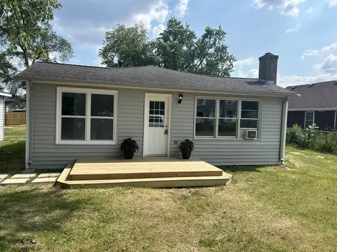7505 South Dr, Wonder Lake, IL 60097