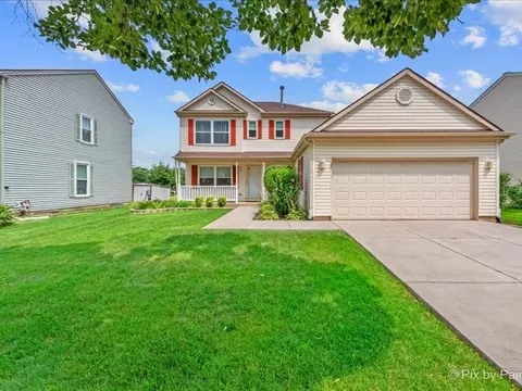 28 Mckinley Ln, Streamwood, IL 60107