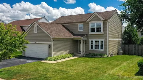 2513 Rosehall Ln, Aurora, IL 60503