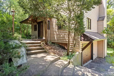 272 Melody Ln, Carpentersville, IL 60110