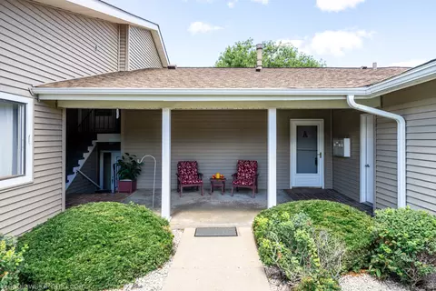 603 Devonshire Ct #A, Mchenry, IL 60050