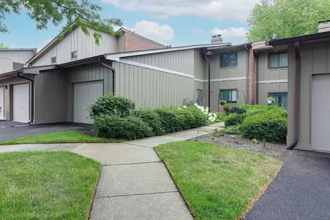 29 W440 Emerald Green Dr #E, Warrenville, IL 60555