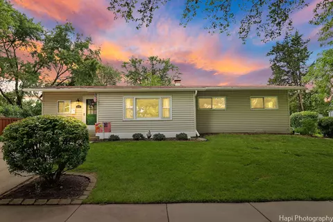370 Hiawatha Dr, Buffalo Grove, IL 60089