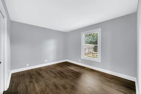 1260 Campbell Ln, Hoffman Estates, IL 60169 photo 14