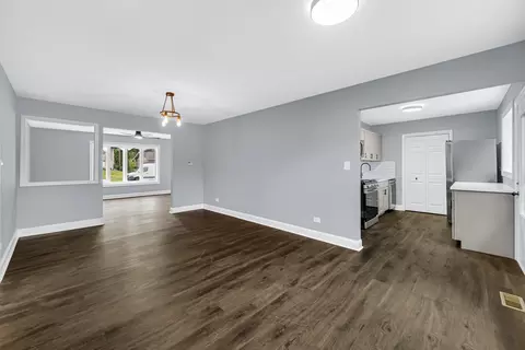 1260 Campbell Ln, Hoffman Estates, IL 60169 photo 9