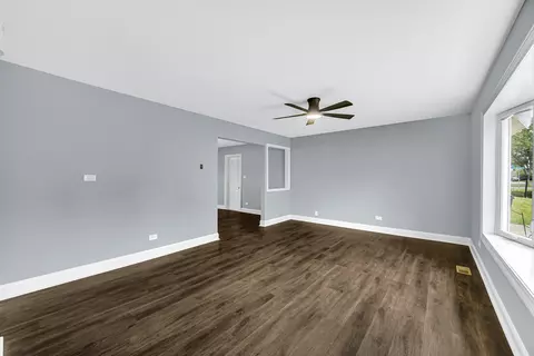 1260 Campbell Ln, Hoffman Estates, IL 60169 photo 11
