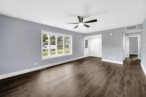 1260 Campbell Ln, Hoffman Estates, IL 60169 photo 8