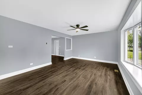 1260 Campbell Ln, Hoffman Estates, IL 60169 photo 10