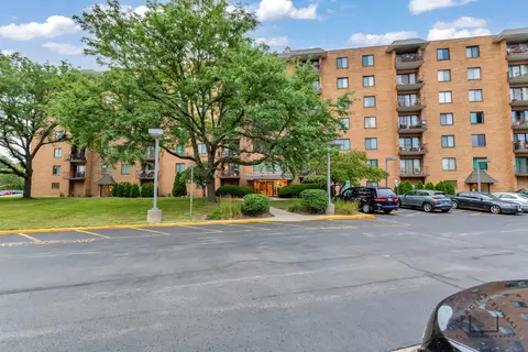 1747 W Crystal Ln #407, Mount Prospect, IL 60056