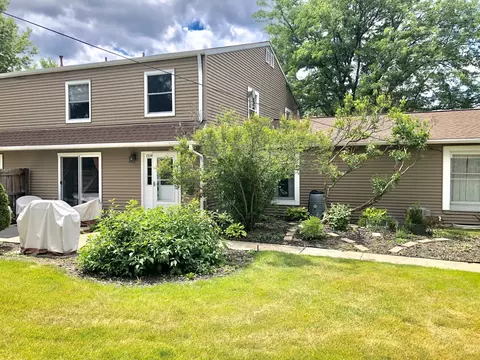 1534 E Stonehenge Dr #1534, Sycamore, IL 60178