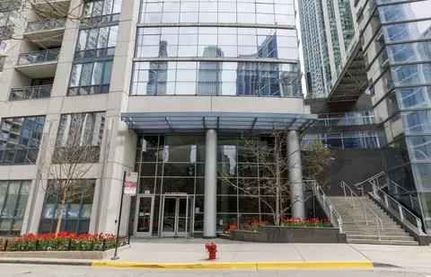 201 N Westshore Dr #1306, Chicago, IL 60601