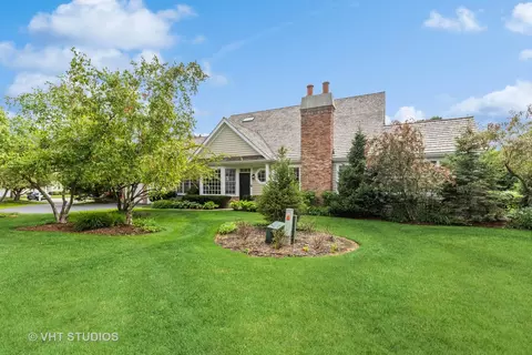 560 Stockbridge Ct, Lake Forest, IL 60045