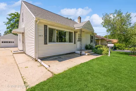 607 Highland Ave, Woodstock, IL 60098