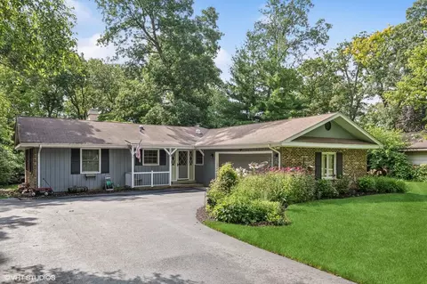 713 Hickory Rd, Woodstock, IL 60098