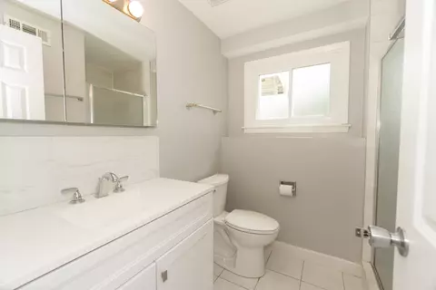 Bath - 109 S Highview Ave, Addison, IL 60101 photo 3 of 3