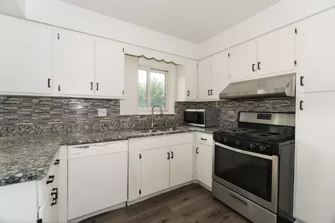Kitchen - 109 S Highview Ave, Addison, IL 60101 photo 2 of 3