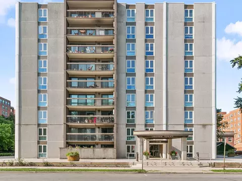 1738 Chicago Ave #203, Evanston, IL 60201