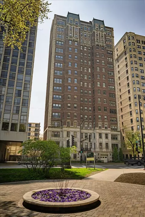 399 W Fullerton Pkwy #16E, Chicago, IL 60614