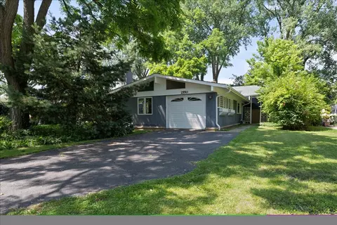 2550 Wilmette Ave, Wilmette, IL 60091