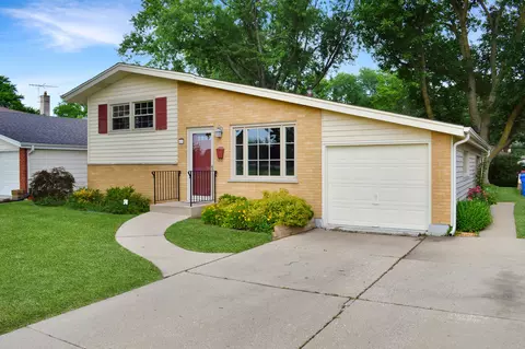 619 N Forest Ave, Mount Prospect, IL 60056
