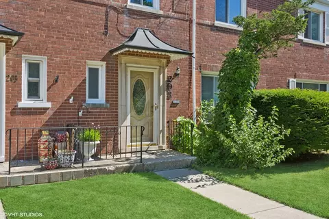 203 Asbury Ave, Evanston, IL 60202