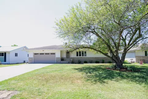111 Countryside Ln N, Crescent City, IL 60928